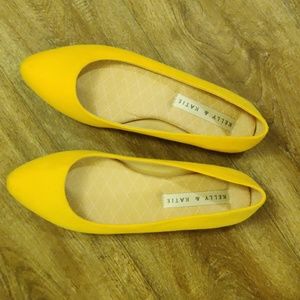 Happy yellow flats